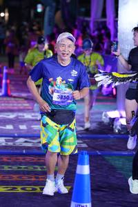 BIB: 201, 3850
                            <button type="button" onclick="openModal(26261840)" class="btn btn-primary btn-sm float-right btn-popup" data-toggle="modal" data-target=".modal-high-quality">
                        <i class="fas fa-shopping-cart"></i> Add to Cart
                    </button>
                                            <button type="button" onclick="isThisMe(26261840, true)" class="btn btn-success btn-sm float-right btn-popup btn-isme hidden" data-toggle="tooltip" data-placement="bottom" title="นี่คือรูปของคุณใช่ไหม คลิกที่นี่เพื่อเอาเข้าอัลบั้ม">
                        <i class="fas fa-plus"></i> Add to album
                    </button>
                    <button type="button" onclick="isThisMe(26261840, false)" class="btn btn-warning btn-sm float-right btn-popup btn-isnotme hidden">
                        <i class="fas fa-ban"></i> Remove from album
                    </button>